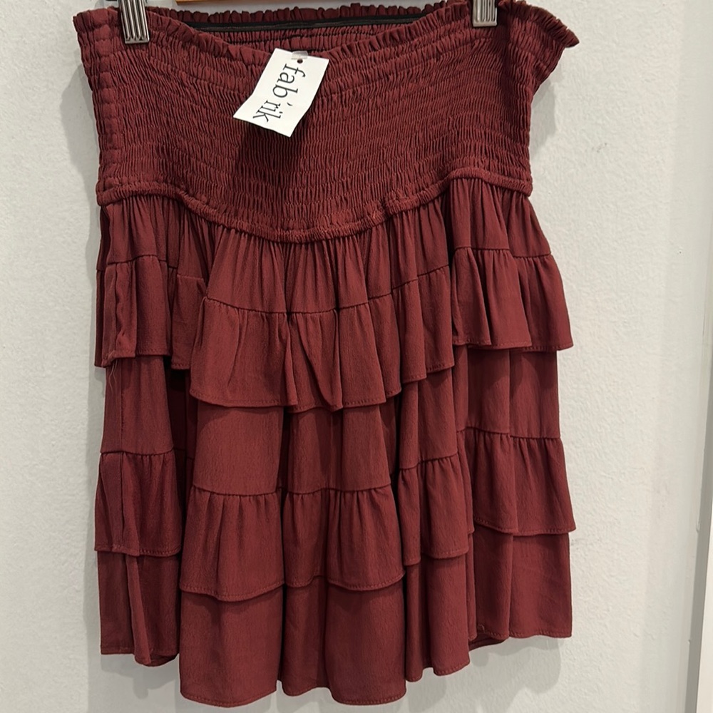 Olivaceous NWT Ruffle skirt with Rouching at Waist in Maroone Size Large